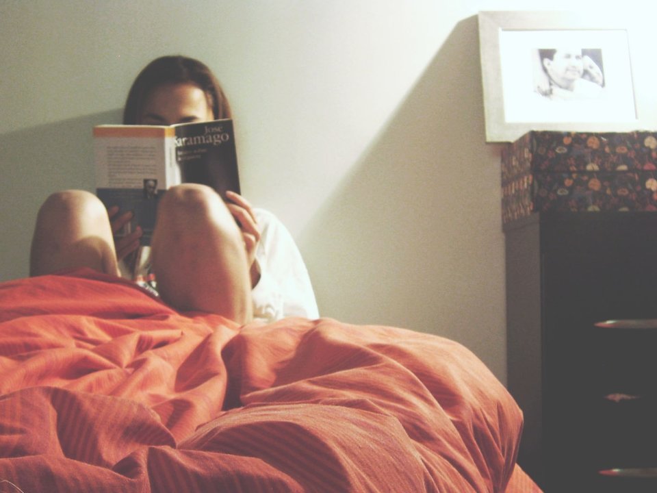 The surprising benefits of reading before bed