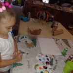 Penny Jones doing her November Suggested Family Activity leaf project - Blue Mountain Library